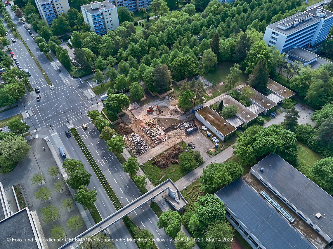 14.05.2022 - Luftbilder von der Baustelle Haus für Kinder in Neuperlach